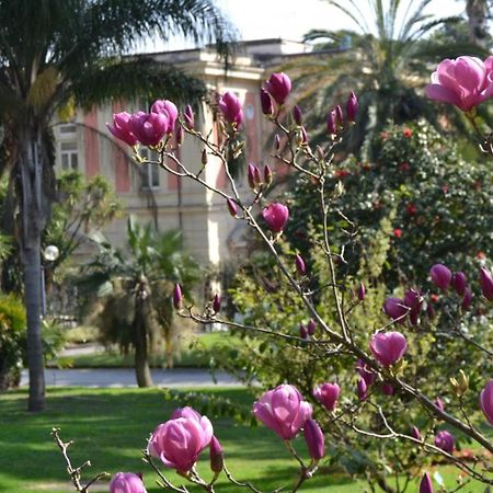 Bed and Breakfast Casina Via Foria Nápoles Exterior foto