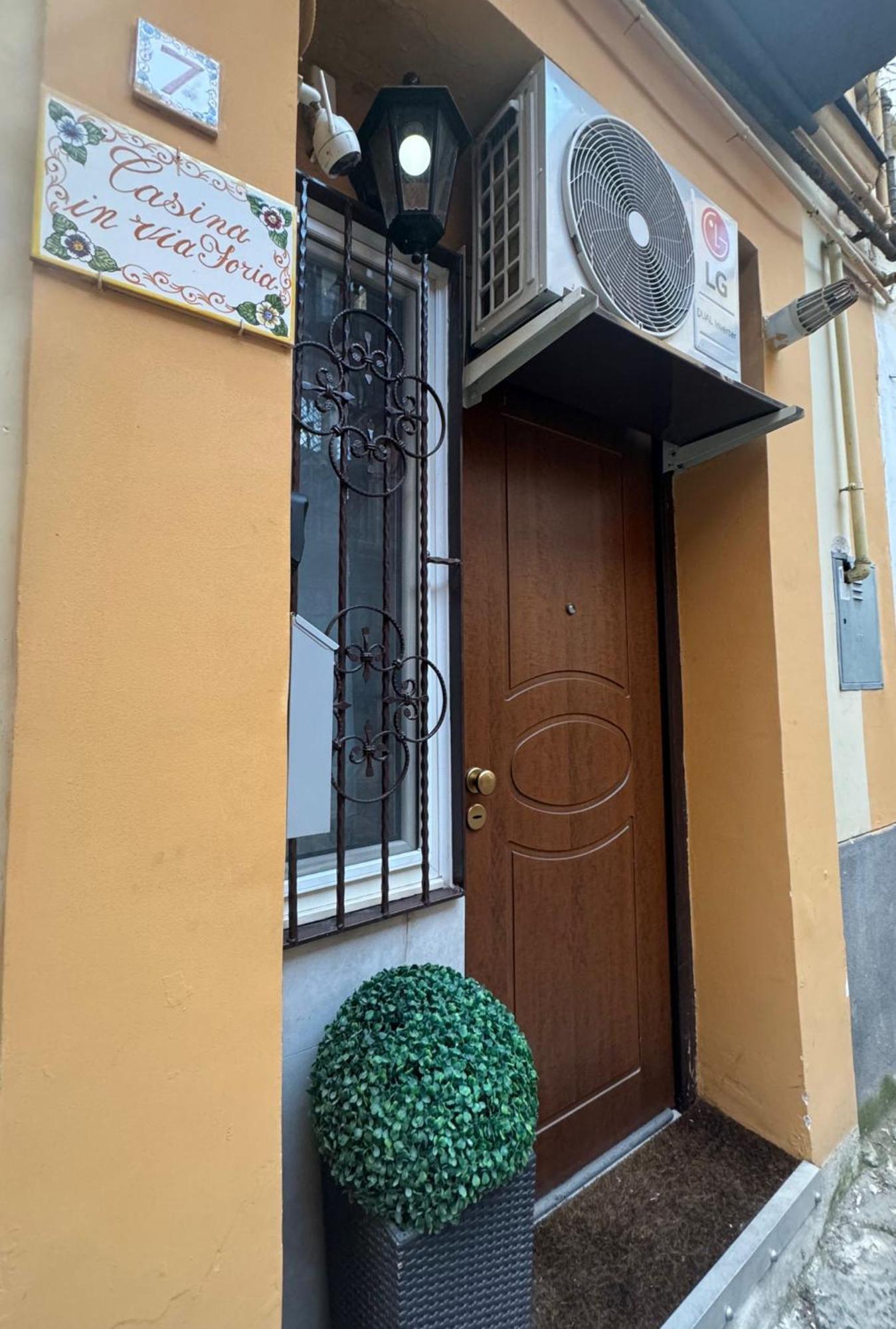 Bed and Breakfast Casina Via Foria Nápoles Exterior foto